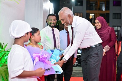 ދިވެހި ބަހަކީ ޝަރަފުވެރި ބަހެއް، ދެކެން ބޭނުމީ ރާއްޖެ ޒިޔާރާތްކުރާ މީހުން ބަހުގެ ތާރީޚާ މެދު ސުވާލުކުރާނެ ދުވަހެއް: އަޝްރަފް