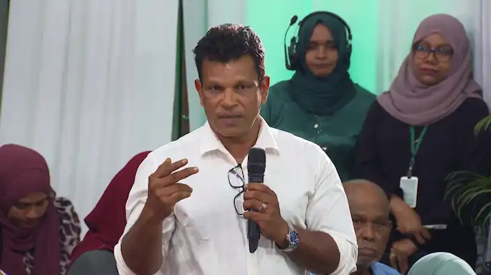 ބިޑަކާ ނުލައި ބަހާލި 206 މަޝްރޫއުތަކުގެ މައްސަލަ ސަރުކާރުގެ ތެރެއިން ރާވައިގެން ހިންގާ ކޮރަޕްޝަނުގެ އަމަލުތަކުގެ މިންގަނޑަށް ފެތޭ: ޒަރިޔަންދު