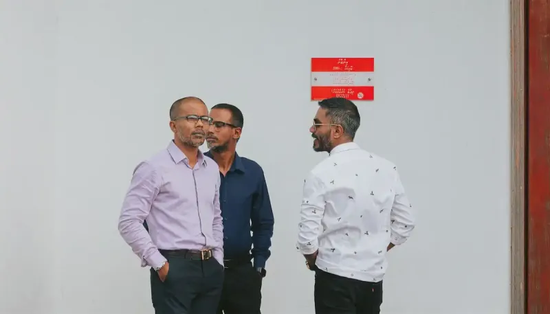 ޕޮންޒީ ސްކީމް ގެ މައްސަލަ: 15 ދުވަހު ގެ ތެރޭގައި ފަސް ލައްކަ އަށްވުރެ ގިނަ ރުފިޔާ ދައްކަން ޣައިރު ހާޒިރު ގައި އަލްހާން ފަހުމީ އާއި އޭނާ ގެ ދެ ކޮއްކޮ ގެ މައްޗަށް ހުކުމް ކޮށްފި