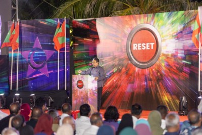 ނަންބަރުތައް ދައްކަވަމުން ޔާމީން: "ގައުމު މި ދަނީ ބޯކޮޅު ވަތަށް"