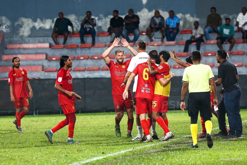 ފަހަތުން އަރައި ނިއު ބަލިކޮށް ވިކްޓްރީ އަށް މުހިންމު މޮޅެއް