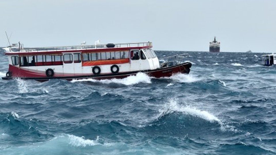 އޮޔާދިޔަ ދޯންޏަކުން 10 މީހުން ސަލާމަތްކޮށްފި