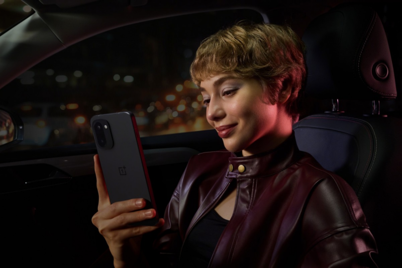 ވަންޕްލަސް 15އާރް ރަސްމީކޮށް ލޯންޗުކޮށްފި