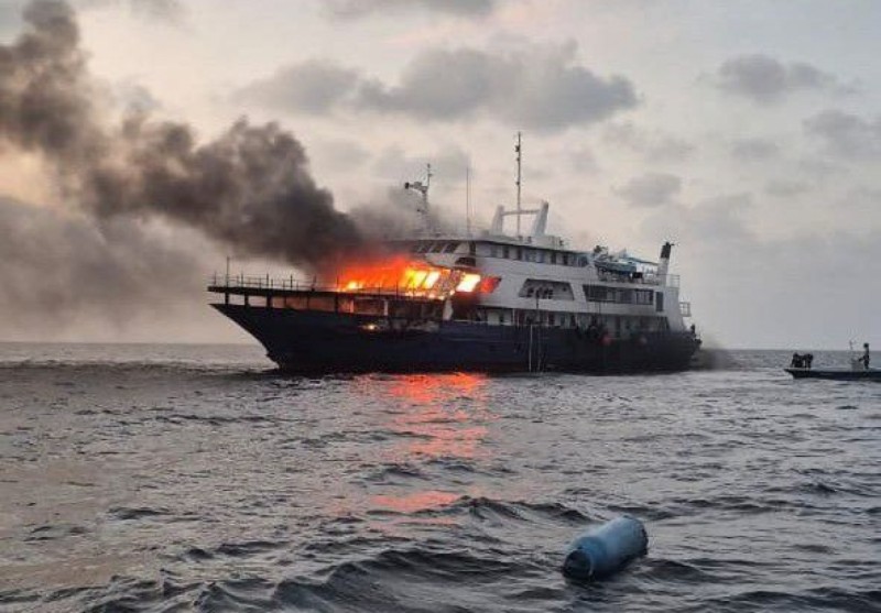 ވ. އަތޮޅު ކައިރީ އޮތް ސަފާރީއެއްގައި އަލިފާން ރޯވެ، އަނދަނީ