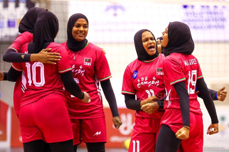 ފަހަތުން އަރައި ކިރްގިސްތާން ބަލިކޮށް ރާއްޖެ އެއްވަނައަށް