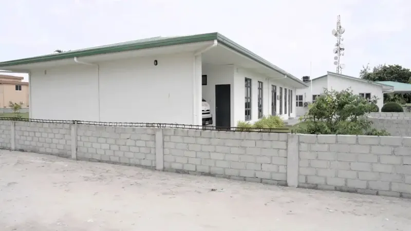 ފޯކައިދޫ ސިއްހީ މަރުކަޒު ގެ ވަށާ ފާރު ގެ ބެރީގެ މަސައްކަތް ހުއްޓިފައި އޮންނަތާ 2 އަހަރު