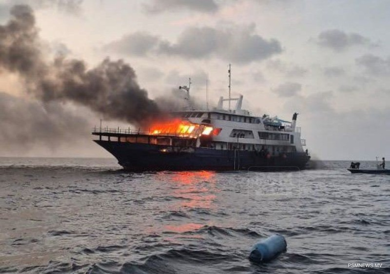 ސަފާރީއެއްގައި އަލިފާން ރޯވެ އަނދަނީ