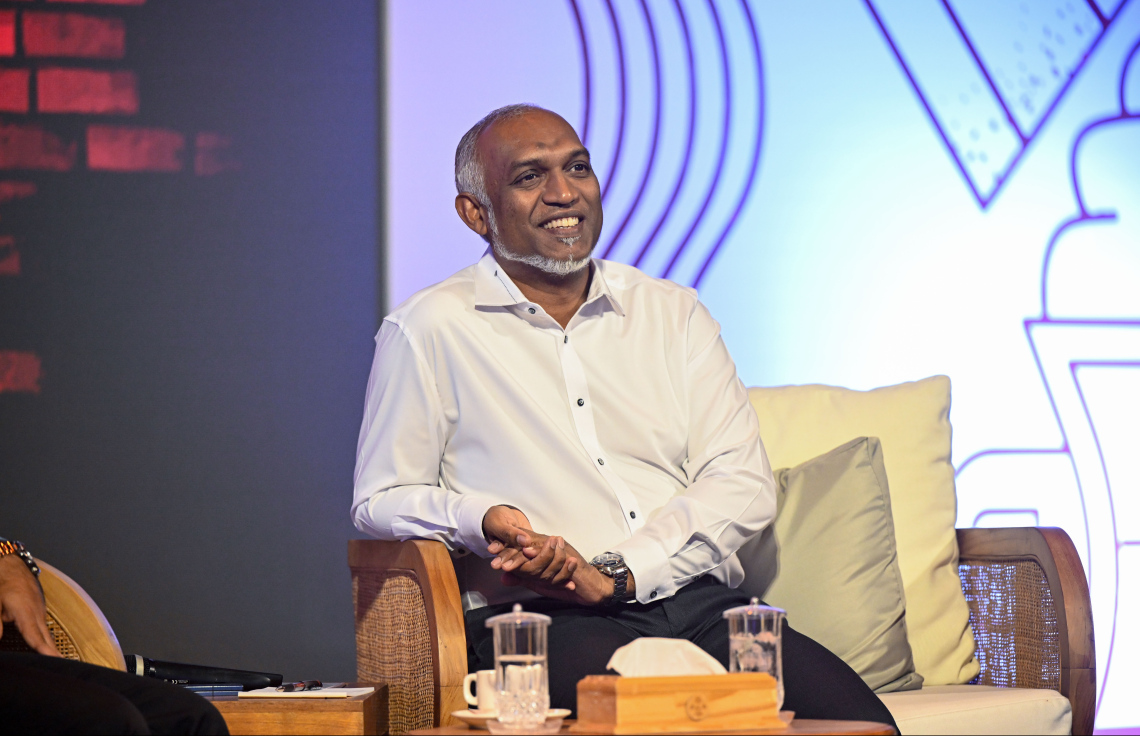 ރައީސް ފާޅުކުރެއްވީ އެއާސްޓްރިޕް އަޅައިގެން ކުދި މަތިންދާބޯޓު ޖެއްސުމުގެ ހިޔާލެއް