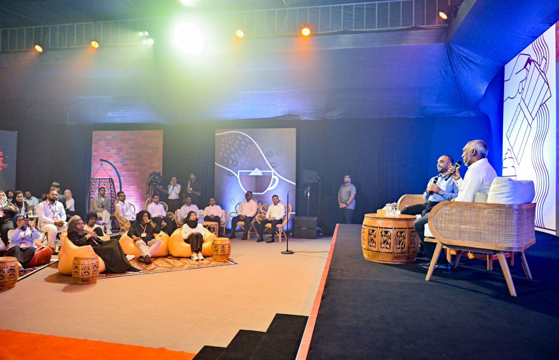 މާލެ-ހުޅުމާލެ ހައިވޭއާ ޖެހިގެން ރޭސިން ޓްރެކް އަޅަނީ