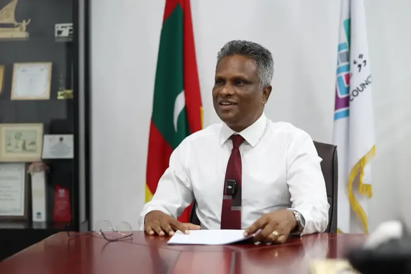 މޭޔަރ އާޒިމް، ރައީސް މުއިއްޒު އަށް: ވެރިކަމުގެ ހުވާ ކުރައްވައިގެން ހުންނަވާ ދޮގު ހެއްދެވުން ހުއްޓާލައްވާ!