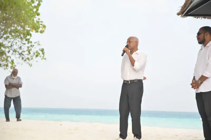 ރައީސް މުއިއްޒު މަސައްކަތް ކުރައްވަނީ ބާރުތައް މުށުތެރެ އަށް ލާ، ކަންކަން ކުރެވޭ މީހާ އަކީ ހަމަ އެކަނި ތިމާ ކަމަށް ދެއްކުމަށް: ރައީސް ޞޯލިހު