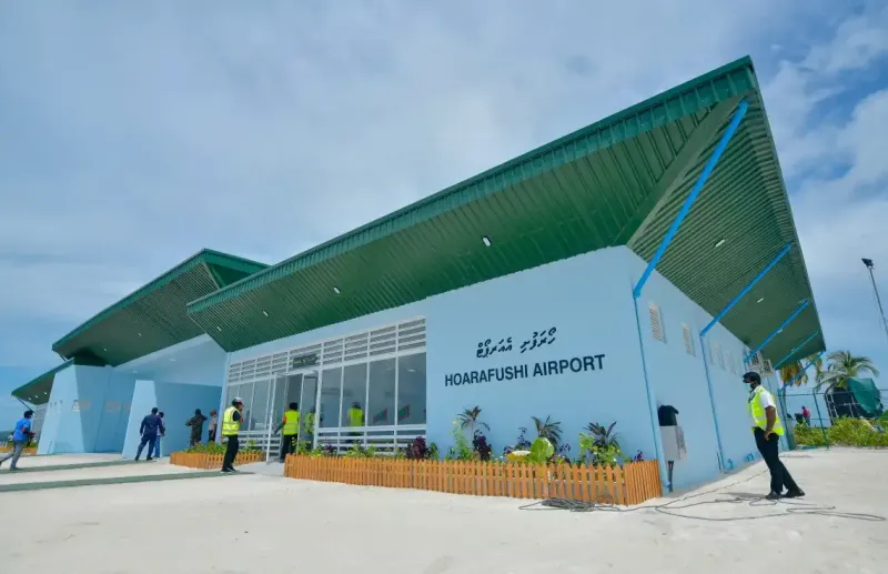 ހޯރަފުށީ އެއަރޕޯޓުގެ ސެކިއުރިޓީ އަށް ވަޅިން ބިރުދައްކާ އެއަރޕޯޓުގައި ހުންނަ މޯލްޑިވިއަން އޮފީސް ފަޅާލައިފި