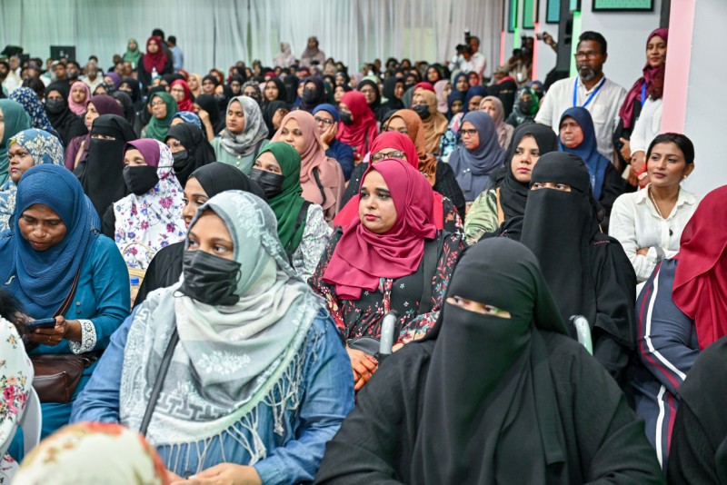 "ދިރިތެޅޭ މީހުން"ގެ ދަފުތަރެއް އެކުލަވާލުން