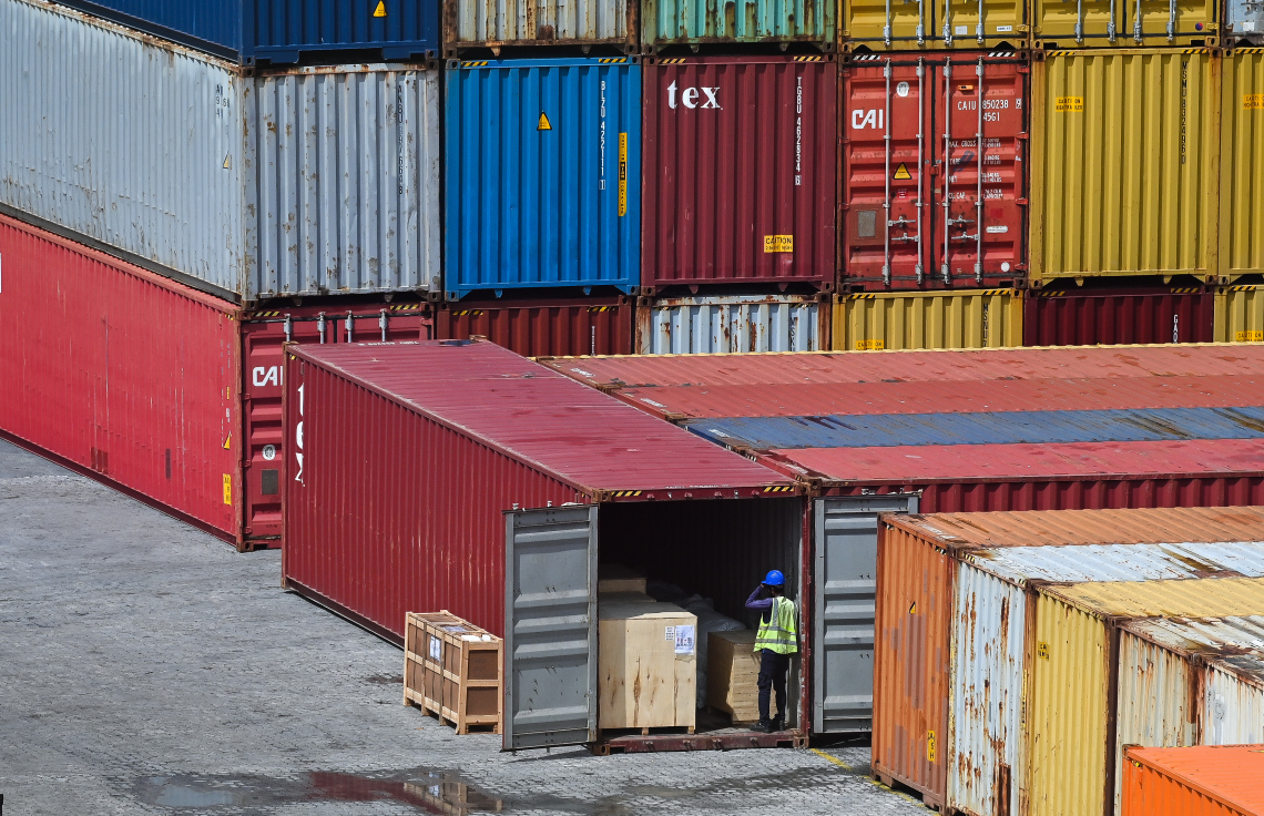 ކުދި ވިޔަފާރިތަކަށް ހާއްސަ ކޮށްގެން މައި ބަނދަރުތަކުގައި ގުދަންތައް ހަދަނީ