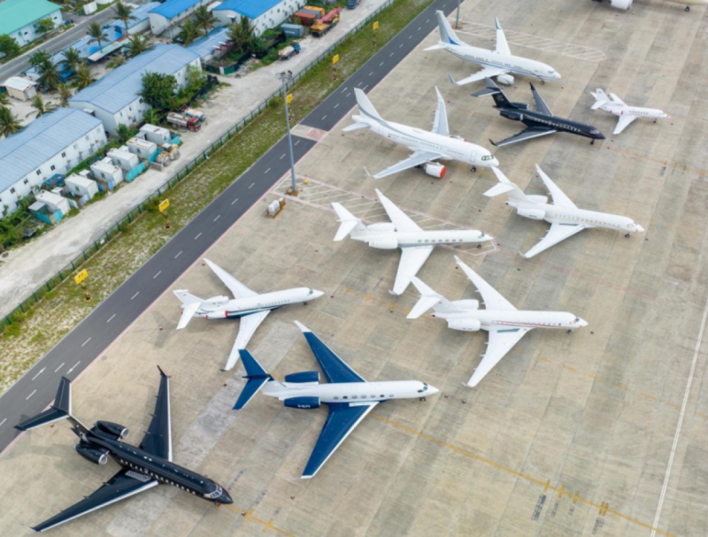 އައު އަހަރަށް އައި އަށް ޖެޓު ވީއައިއޭގައި އޮތްއިރު، މާފަރު އެއާޕޯޓުގައި ގިނަ ޖެޓުތަކެއް!