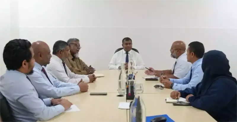 ޅެމުން ފަރުވާ ދިނުމާއި މެދު ފުލުހުންނާއި އެކު މަޝްވަރާ ކުރި ކަމަށް ފުލުހުން ބުނިތާ 8 މަސް ފަހުން ވަޒީރު އެކަން ދޮގުކުރައްވައިފި، ވިދާޅުވީ އެ ވާހަކަ ފެނުނީ މީޑީއާ އިން ކަމަށް