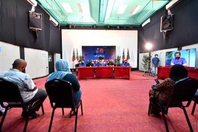 މީޑިއާތަކަށް ބަޖެޓުން ފައިސާ ދޭތީ ފާޑުކިޔަނީ، "ދަރިވަރުން ތިބީ ފީ ނުދެއްކިފައި"