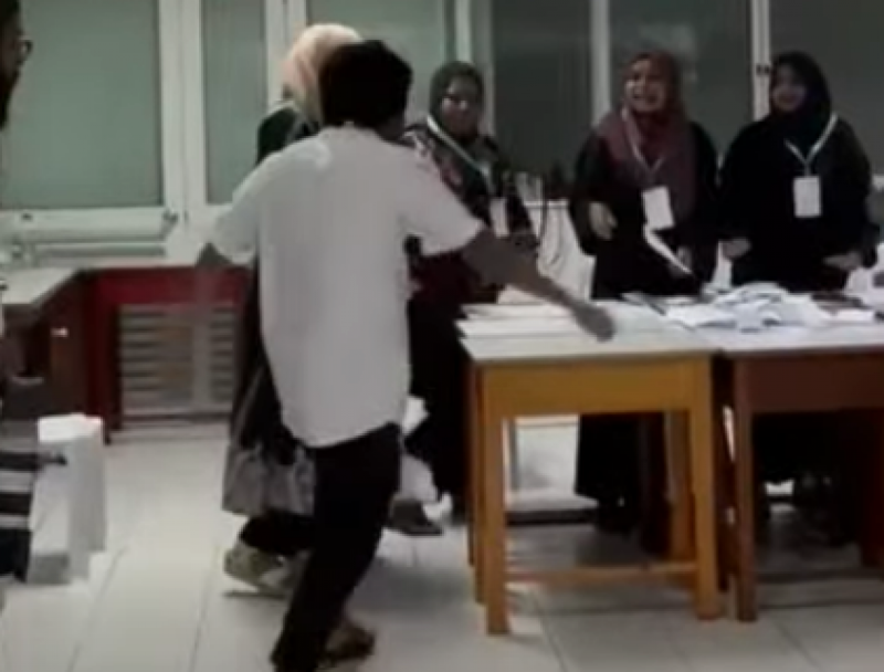 ވަގު ވޯޓު އަޅާފައިވާ ކަމަށް ބުނެ، މައްޗަންގޯޅި އުތުރު ދާއިރާގެ ވޯޓު ފޮށި ގުނުން ހުއްޓުވައިފި