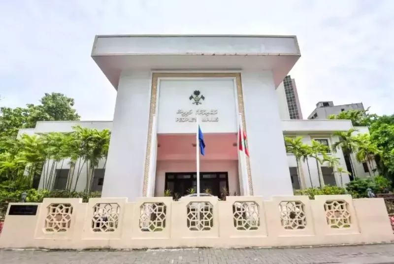 ދުވަސްވީ މީހުންނަށް ޕެންޝަނަށް ލިބޭ ފައިސާ އަށް ވުރެ ބޮޑު އާމްދަނީ އެއް ނަމަ ޕެންޝަން ކަނޑާލަން ގާނޫނަށް ބަދަލު ގެންނަން ހުށަހަޅައިފި