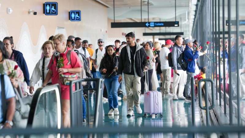 ވީއައިއޭގެ އާ ޓާމިނަލުގައި ޗެކިންއަށް އެތައް އިރެއް ހޭދަކުރަންޖެހޭތީ ޝަކުވާ ބޮޑުވެއްޖެ