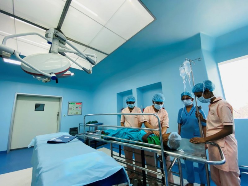 ރާއްޖޭން ބޭރުން އާސަންދަ ދޭއިރު، އެއްބައި ބަލިމީހާ އަތުން ނަގަން ލަފާދީފި