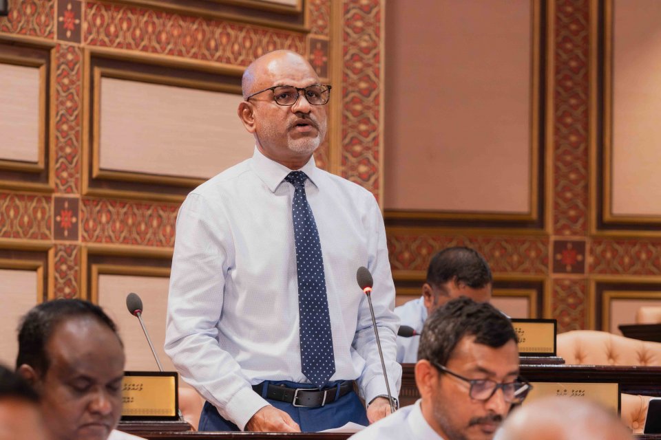 ސިނގިރޭޓު ވައްކަމުން ލިބުނު ފައިސާ ބެޓުކޮށްގެން އެ ފައިސާ ގެއްލުނު: ނާޒިމް