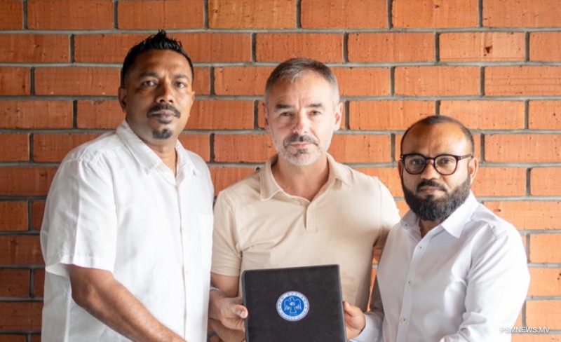 ނިއު އަށް ސްޕޭނުގެ ޓެކްނިކަލް ޑައިރެކްޓަރެއް