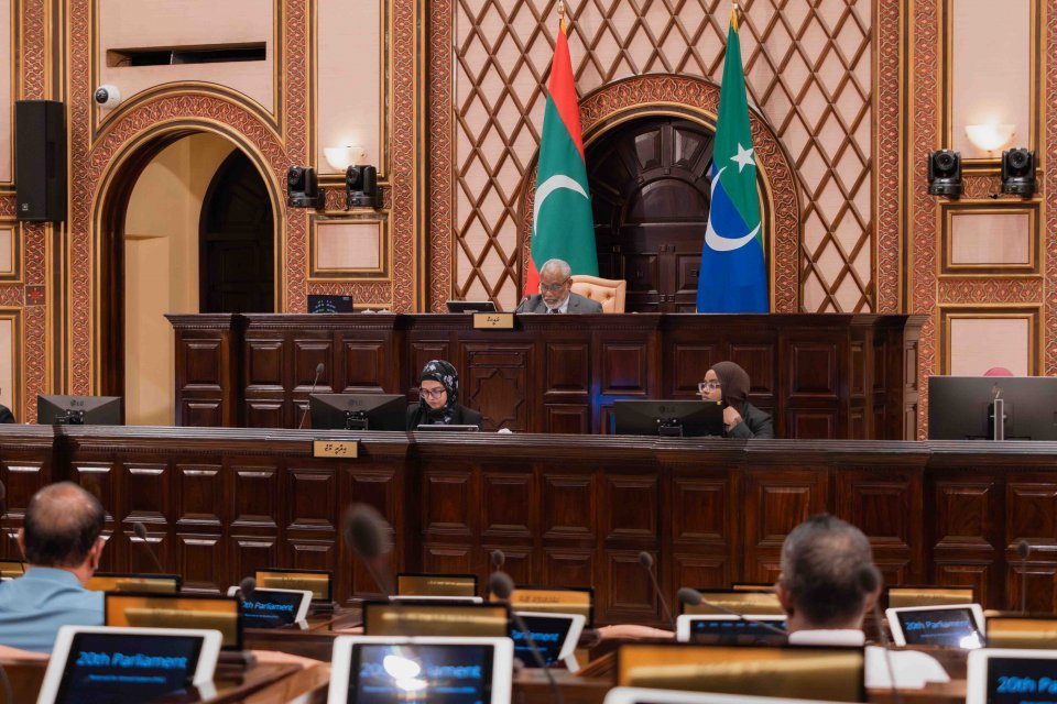 ދައުރުން ބޭރުން ޖަލްސާއެއް މާދަމާ ވެސް ބާއްވަނީ