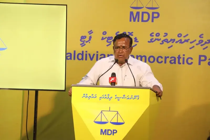 މުއިއްޒު ސަރުކާރުގެ ސިޔާސީ މުވައްޒަފުންގެ މުސާރައަށް މަހަކު 160 މިލިއަން ރުފިޔާ، އެއީ 10 ރަށުގެ ފެނާއި ނަރުދަމާ އަޅާނެ ފައިސާ: ޣަފޫރު