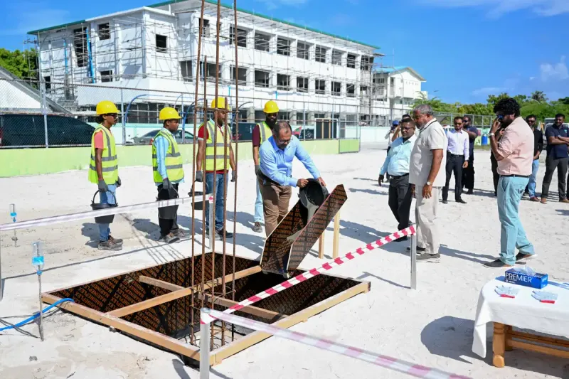 މާމިގިލީ ހޮސްޕިޓަލުގެ އަމަލީ މަސައްކަތް ދެ މަސް ކުރިން ފެށި ނަމަވެސް މިހާރު ހުރީ ފައުންޑޭޝަން އެޅި ދުވަހު ކޮނެފައިވާ ވަޅުގަނޑު އެކަނި