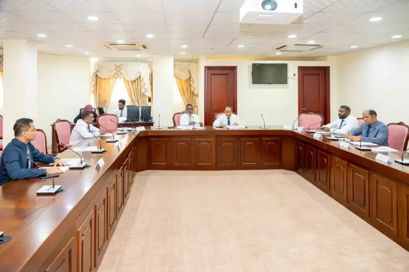 ދުވަސްވީ މީހުންގެ ޕެންޝަނަށް ލިބޭ ފައިސާ އަށް ވުރެ އާމްދަނީ ބޮޑު ނަމަ ޕެންޝަން ކަނޑާލަން ހުށަހެޅި ބިލުގެ މަސައްކަތް މި މަހު ނިންމަނީ