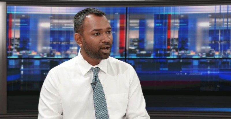 ރައީސް މުއިއްޒު ކޯޓަކަށް އަތެއް ނުބާނާ، ބޭނީ ހަތަރެސްފައި: މީކާއިލް