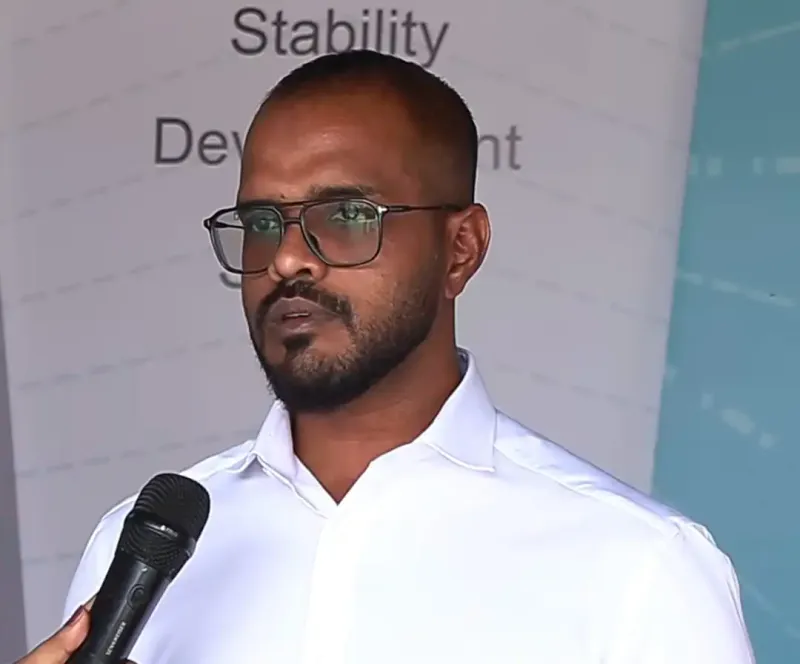 ހަޤީޤަތް އޮޅުވާލައިގެން ސަރުކާރަށް ތާއީދު އޮތްކަން ދެއްކުމަށް މެންބަރު ދާއޫދު ކުރި މަސައްކަތް ފެނަށް