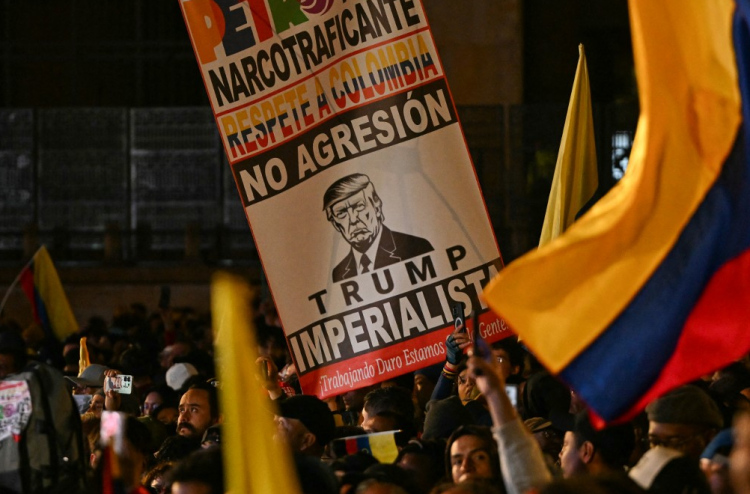 ޓްރަމްޕްގެ ހުރިހާ ސިޔާސަތެއް މުޅި ދުނިޔެ އަށް އަތްގަދަކުރަން ރާވާފައި!