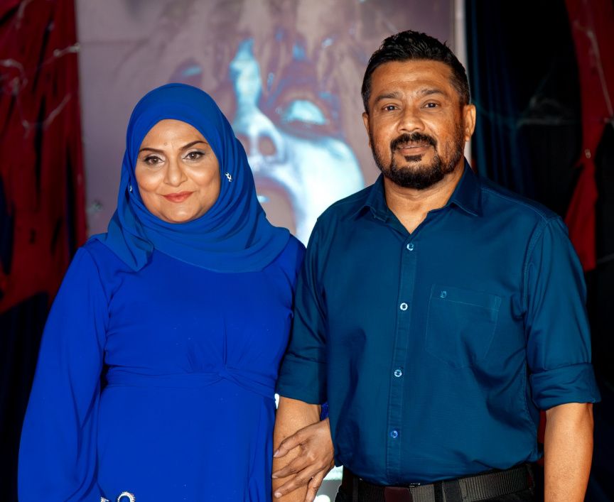 ޕަރީ ޗެޕްޓާ އެކަކުން ބިރުން ހީބިހި ނަގައިފި، ކެތްމަދުކުރުވީ، ޗެޕްޓާ ދެއަކަށް!