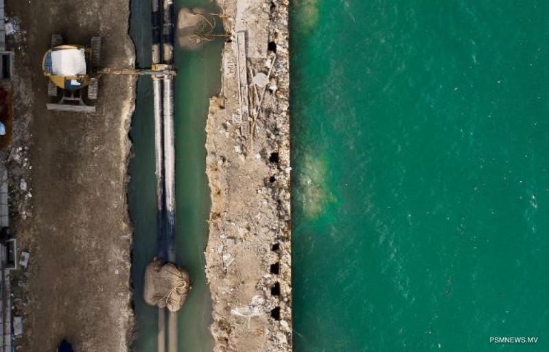 ބާޒާރުމަތީ މަގު ހެދުން: 48 މީޓަރުގެ ސަރަޙައްދެއް ޝީޓްޕައިލްކޮށްފި