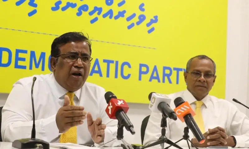 ރައީސް މުއިއްޒުގެ ވެރިކަމުގައި ކައުންސިލްތަކުގެ ބާރު ހިނގަނީ ކައުންސިލްތަކުގެ އިދާރާގެ ގޭޓާ ހަމައަށް: ޣަފޫރު