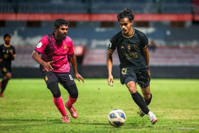 ޒައިންގެ ދެ ލަނޑާއެކު އީގަލްސް ފަސްވަނައަށް