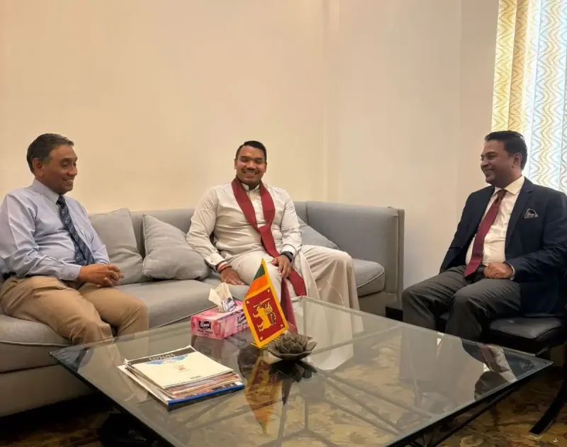 ލަންކާ ސަރުކާރަށް އިންޒާރު ދެއްވުމަަށްފަހު، ރައީސް މުއިއްޒު ލަންކާ އަށް ކަނޑައަޅާފައި ހުންނަވާ ސަފީރު އެ ގައުމުގެ އިދިކޮޅު ފަރާތްތަކާ އެކު މަސައްކަތް ފައްޓަވައިފި