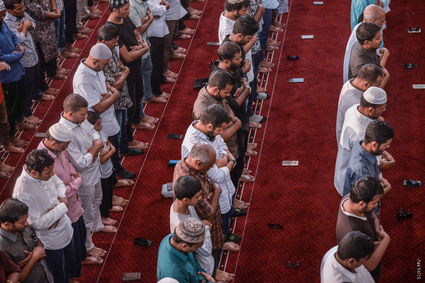 ޚުތުބާގައި މައިންބަފައިންނަށް: ނަމާދު ނުކޮށް ކުޅިވަރު ކުޅެން ދަރިން ދޫކޮށްނުލާ!