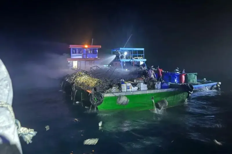 ކުނި ހިފައިގެން ތިލަފުއްޓަށް ދަތުރުކުރި ދޯންޏެއްގައި އަލިފާނުގެ ހާދިސާއެއް، ކޮންޓްރޯލް ކުރެވުނީ ގާތްގަނޑަކަށް 6 ގަޑިއިރުން