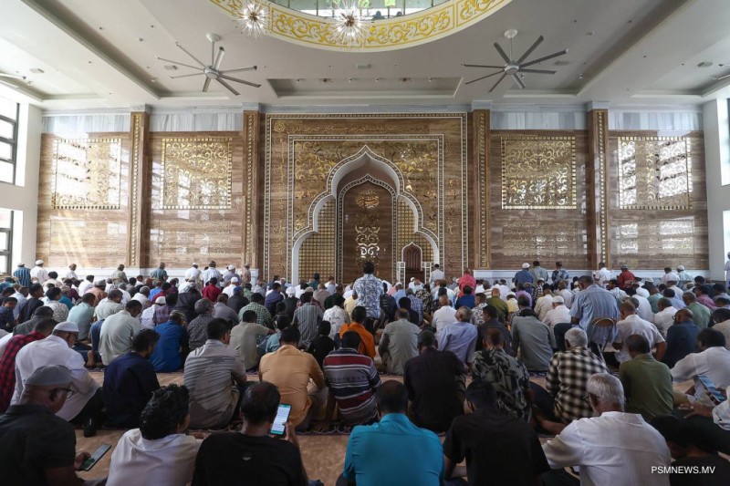 ދަރިން މިސްކިތުގައި ނަމާދުކުރަން ލޯބިޖެއްސުމަށް، ޘަވާބުގެ ވާހަކަ ކިޔައިދިނުން މުހިންމު