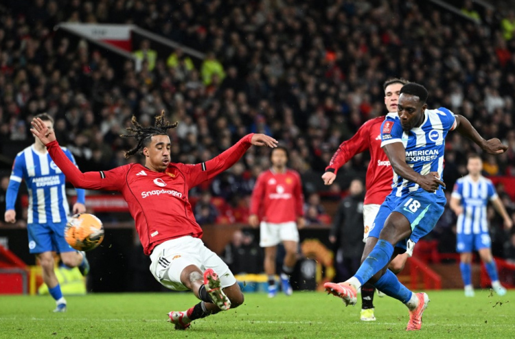 ކުރީގެ ކުޅުންތެރިޔާ ވެލްބެކް، މެން ޔޫ އެފްއޭ ކަޕުން ކަޓުވާލައިފި