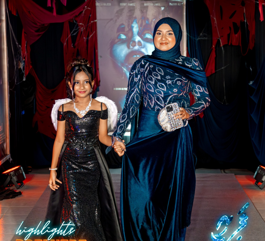 ޕަރީ ޗެޕްޓާ އެކަކުން ބިރުން ހީބިހި ނަގައިފި، ކެތްމަދުކުރުވީ، ޗެޕްޓާ ދެއަކަށް!