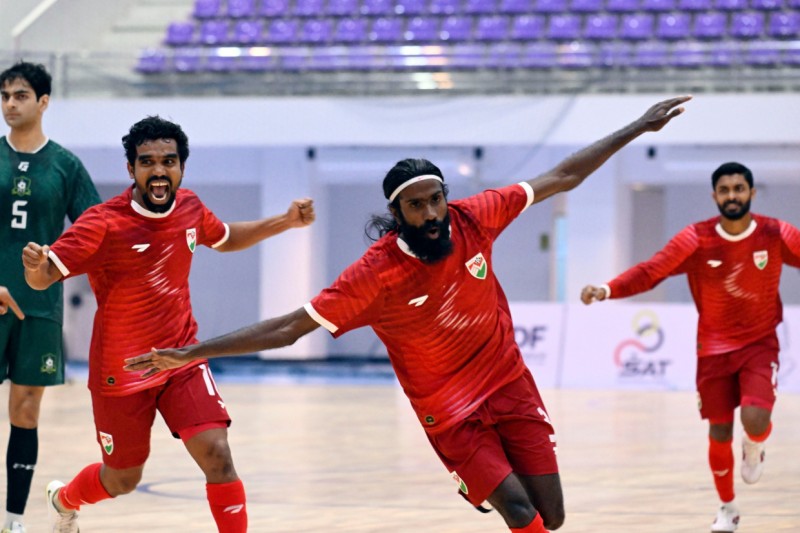 ޕާކިސްތާނު ބަލިކޮށް ރާއްޖެއިން މުބާރާތް ފެށީ ގަދަކޮށް