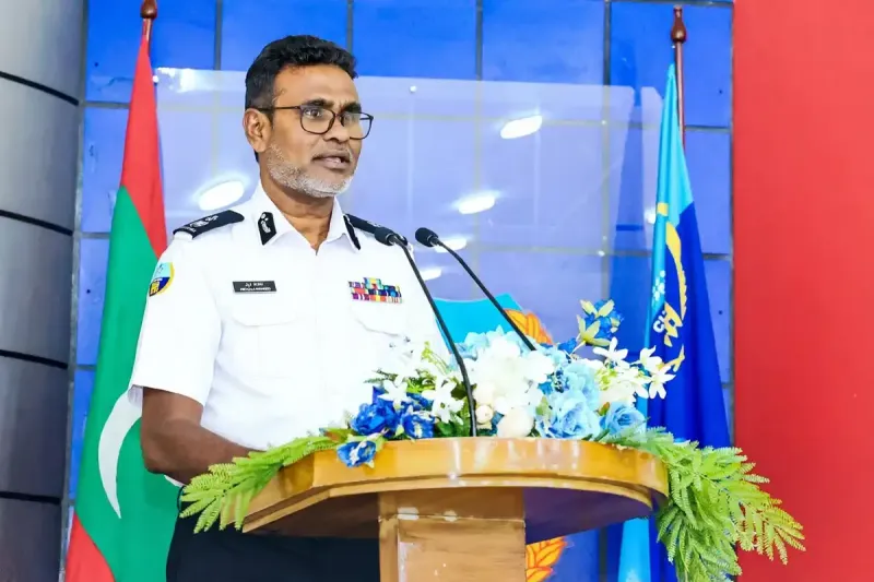 ސިނގިރޭޓް މައްސަލައިގައި ވަކިކުރި ޑެޕިއުޓީ ކޮމިޝަނަރަށް، ކަސްޓަމްސް ގެ ގާނޫނާ ހިލާފަށް ރިޓަޔަމަންޓް ޕެންޝަން ދޭ ކަން ހާމަ ވެއްޖެ!