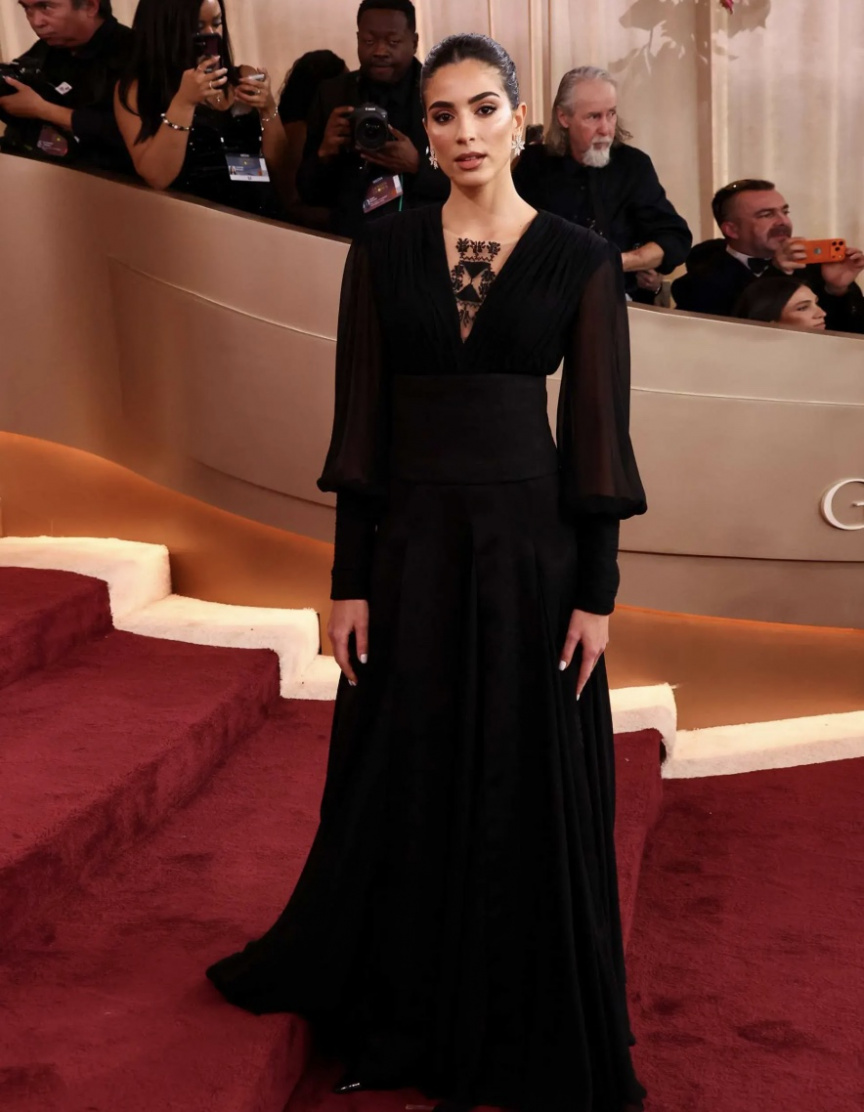 ގޯލްޑަންގްލޯބްސް ފެޝަން: ހިމޭން, އެހާމެ އަޑުގަދަ އިހުތިޖާޖު