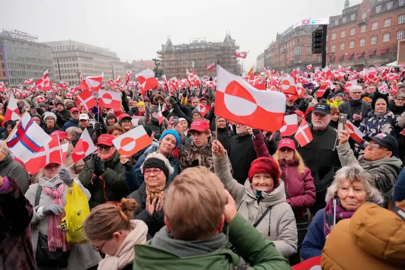 ގްރީންލޭންޑް އެމެރިކާގެ ބައެއްގެ ގޮތުގައި ހެދުމަށް ޓްރަމްޕް އުޅުއްވާތީ އެކަމާ ދެކޮޅަށް ޑެންމާކުގައި އެތައް ހާސް ބަޔަކު މުޒާހަރާކޮށްފި