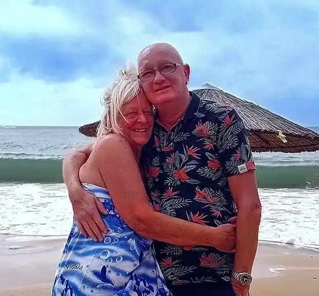 60 ށް ވުރެ ގިނަ ފަހަރު ޗުއްޓީ ހޭދަ ކުރަން އައި އިނގިރޭސި ދެމަފިރިން ރާއްޖޭގައި ޑައިވް ކުރަން އުޅުމުގެ ތެރޭގައި ހިނގި ހާދިސާއެއް ގައި މަރުވެއްޖެ