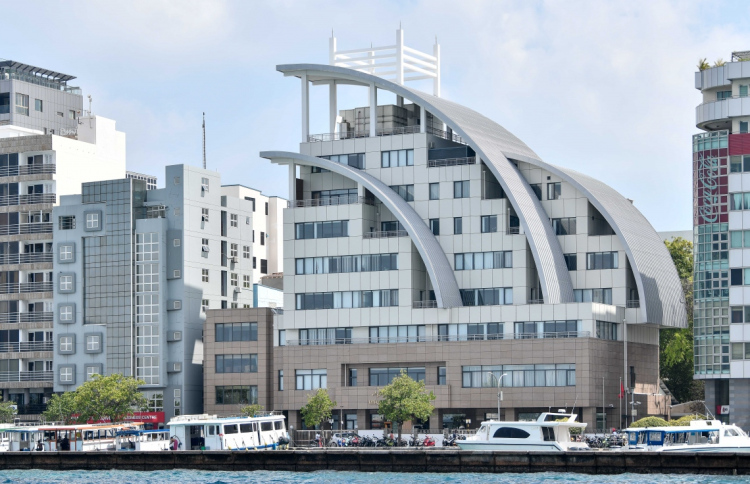 ބަންގްލަދޭޝްގެ އިންތިހާބަށް އޮން-އެރައިވަލް ވިސާ މެދުކަނޑާލާތީ، ދިވެހިން ވެސް ވިސާ ނަގަން އެދިއްޖެ